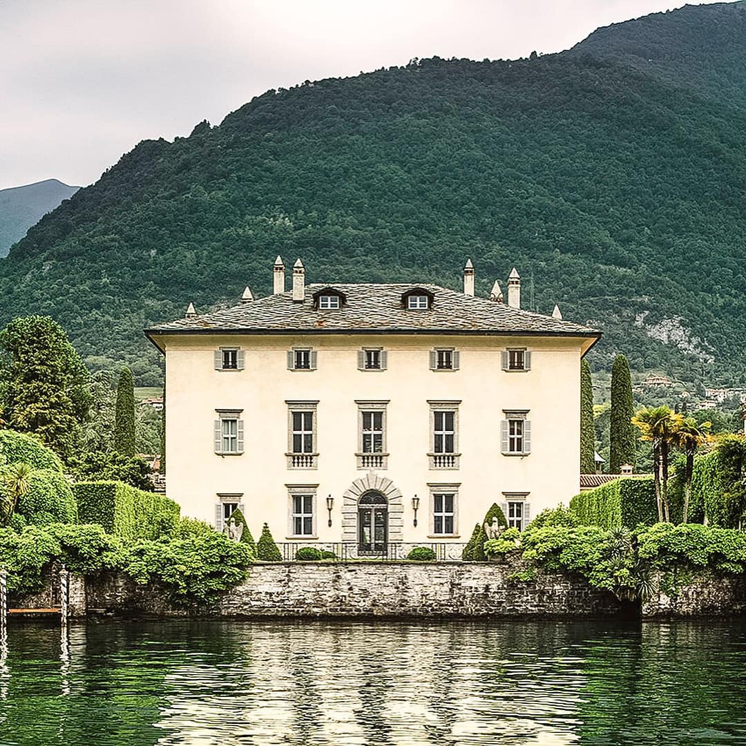 Elegant wedding villa on the banks of Lake Como in Italy.